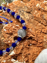 Load image into Gallery viewer, Yemaya Beaded Glass Bracelet With Metal Seashell Charm
